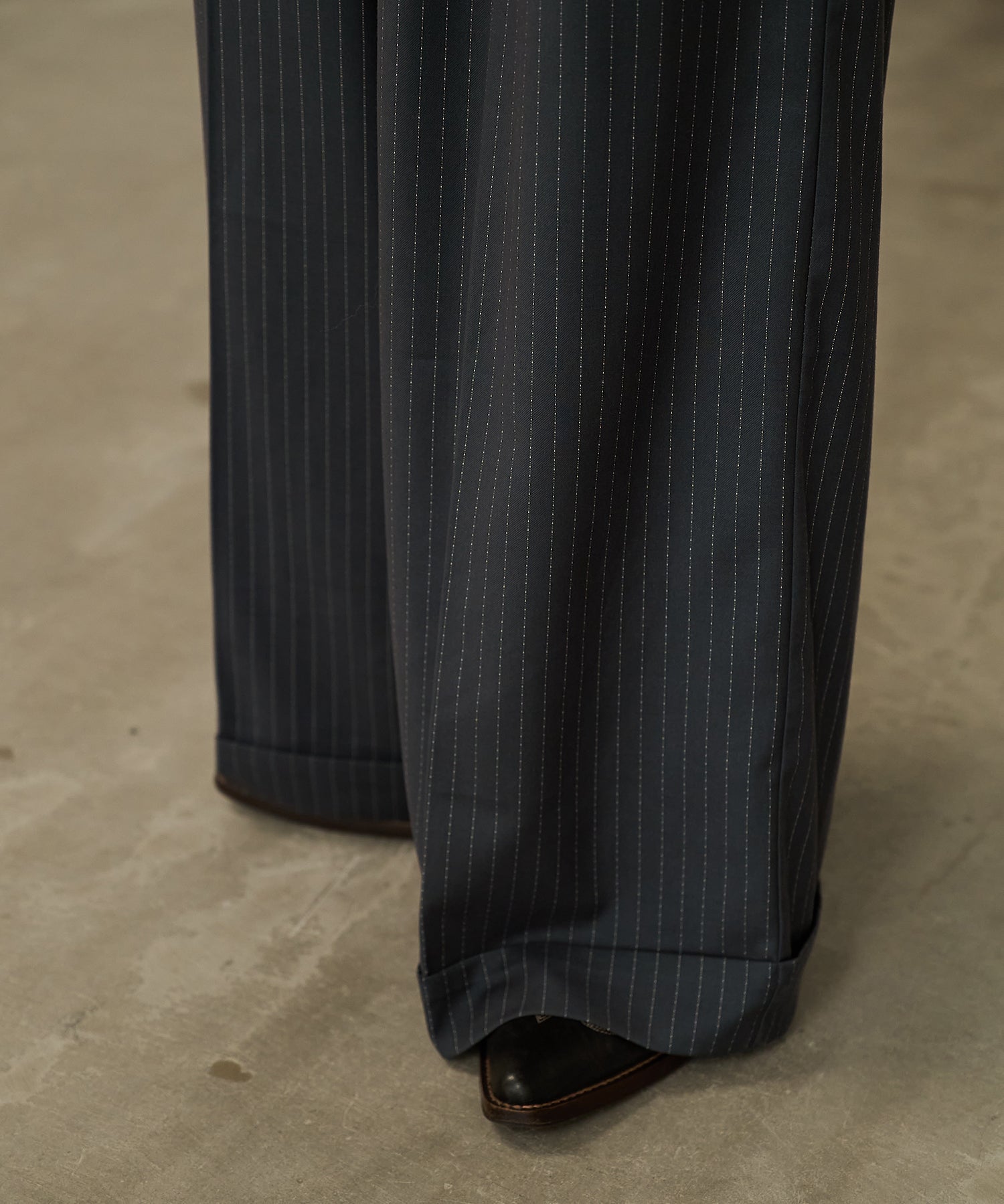 Striped Belted Baggy Slacks （Gray）