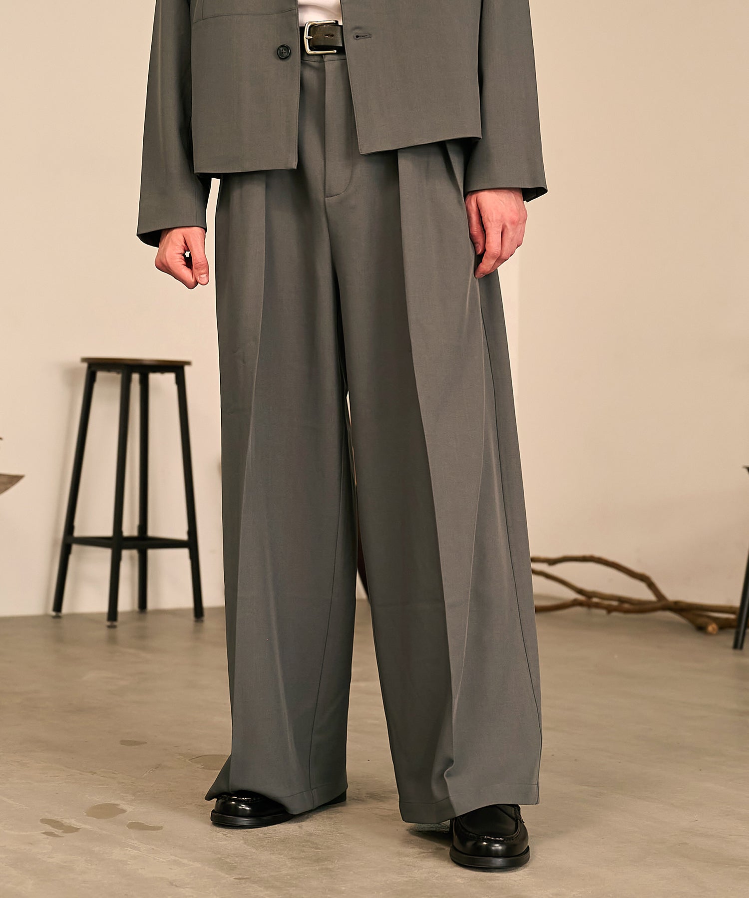 Riveted Baggy Slacks （Gray）