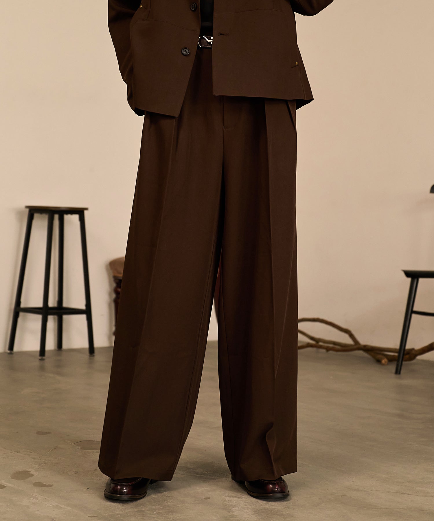 Riveted Baggy Slacks （Brown）