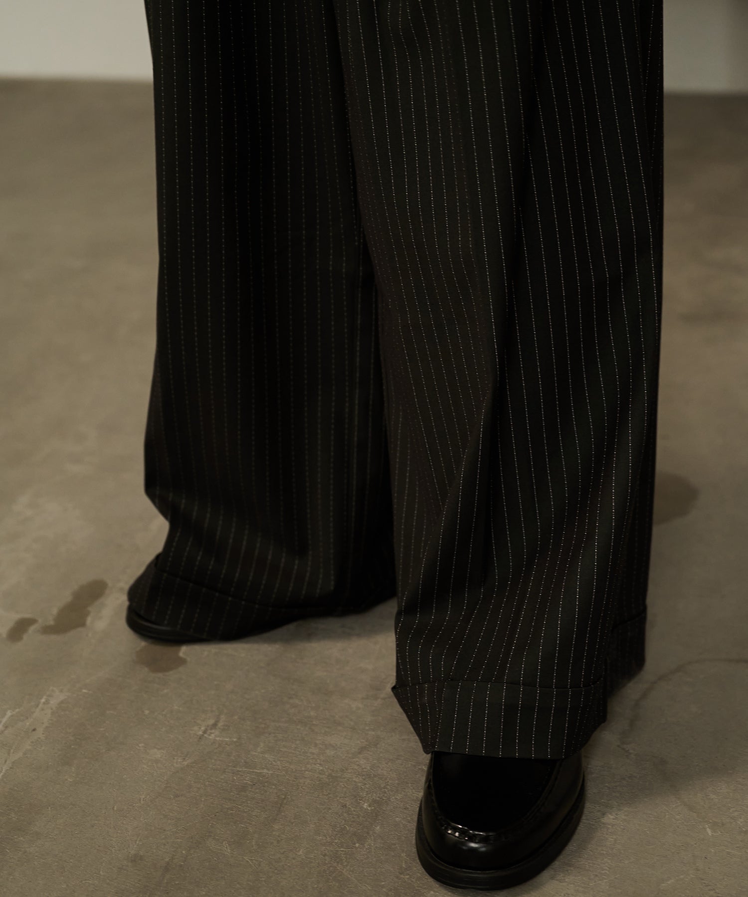 Striped Belted Baggy Slacks （Black）