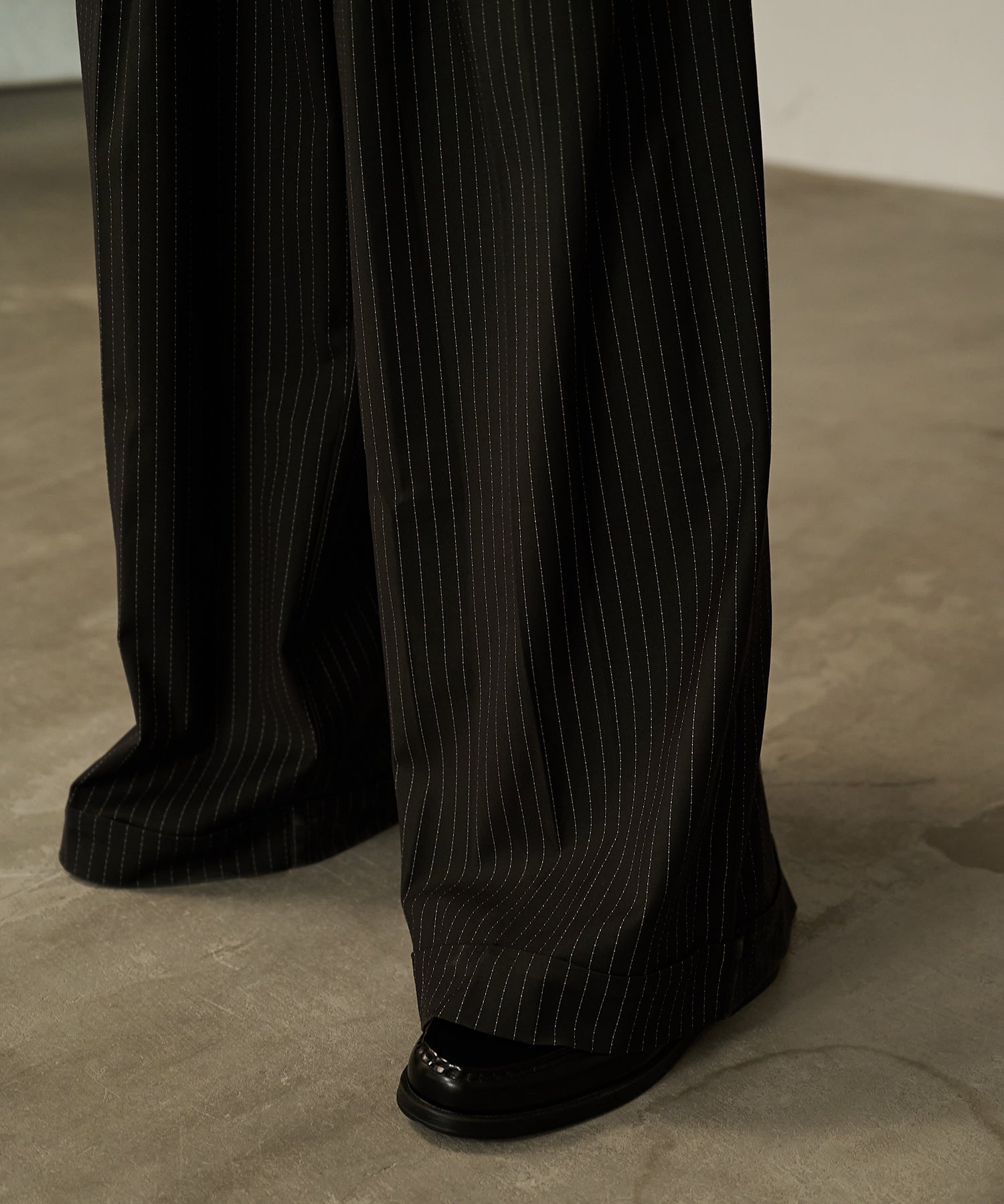 Striped Belted Baggy Slacks （Black）