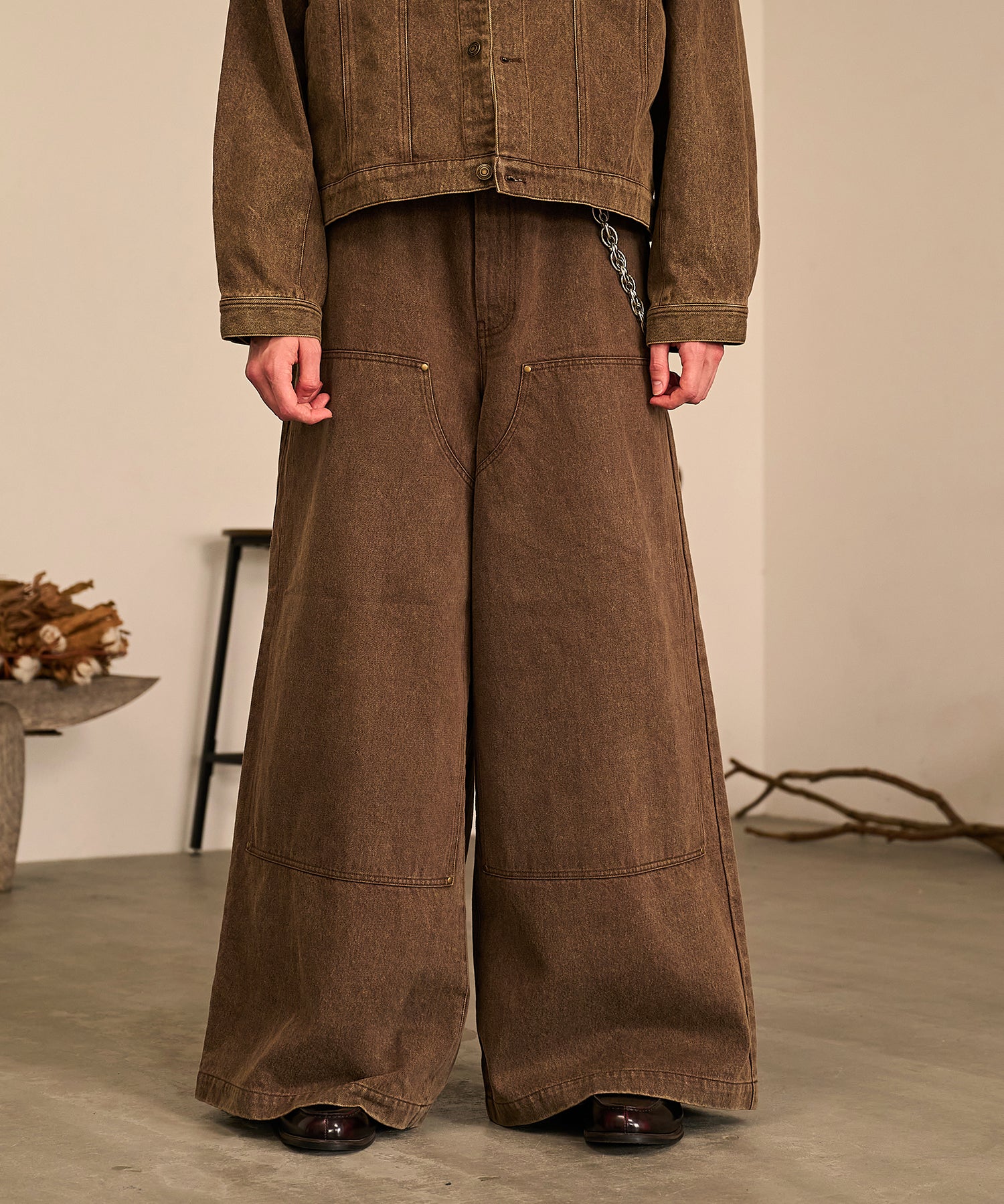 Studded Double Knee Baggy Pants（Brown)